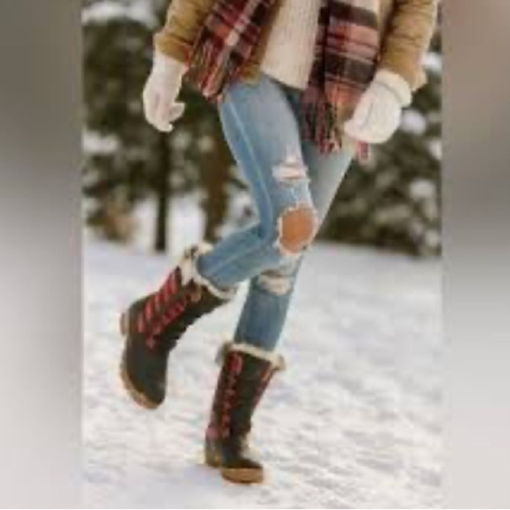 Keen Wapato Black & Red Talk Waterproof Winter Boots Size 7 good used condition